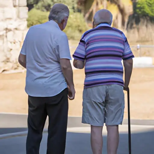 1. תמונה של קשישים בישראל, המסמלת את נושא הפוסט בבלוג